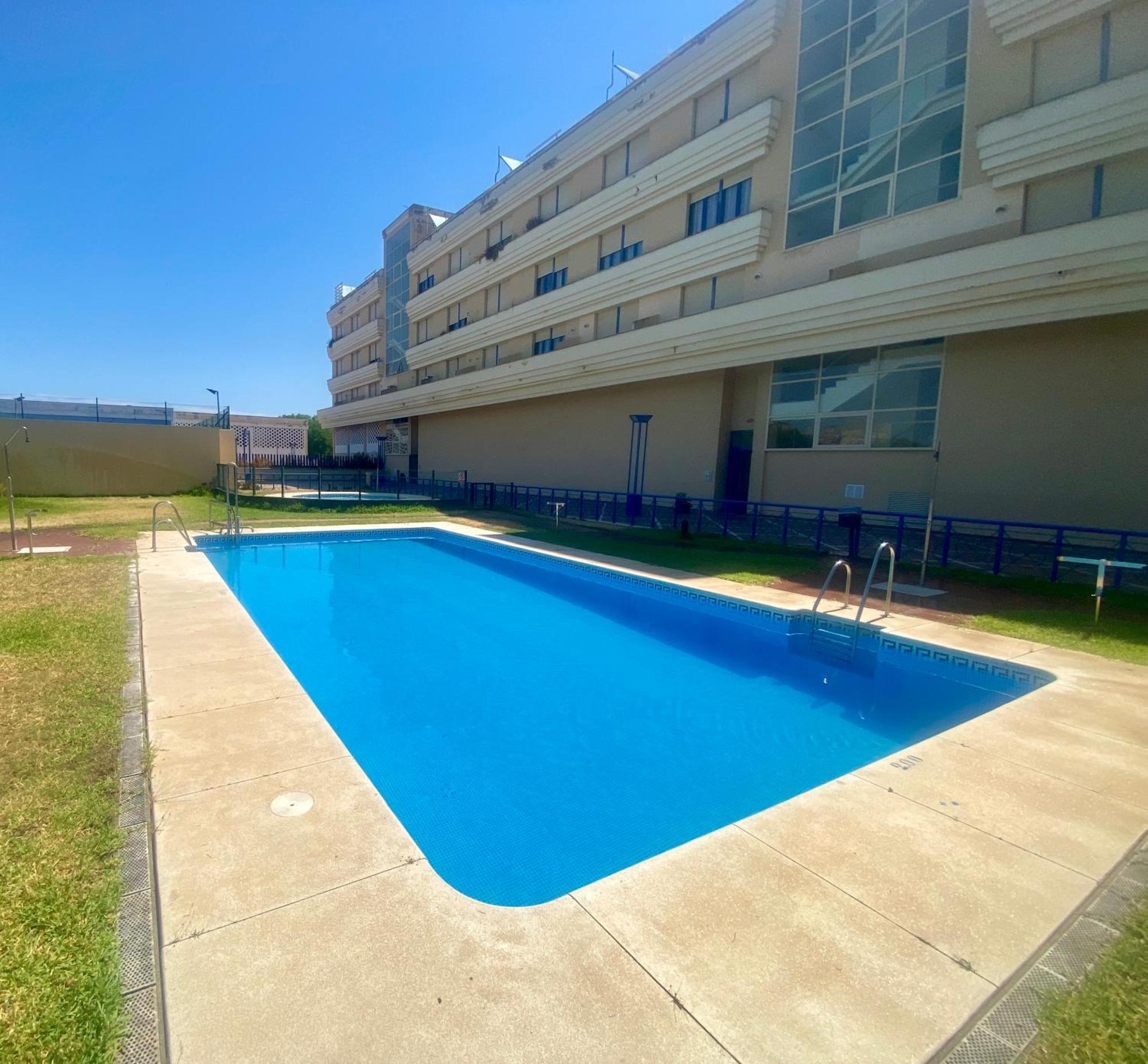 Fibes Con Piscina Y Parking Gratis Apartamento Sevilla Este Exterior foto